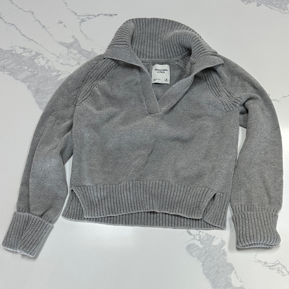 Abercrombie & Fitch Women's Grey Ribbed Sweater